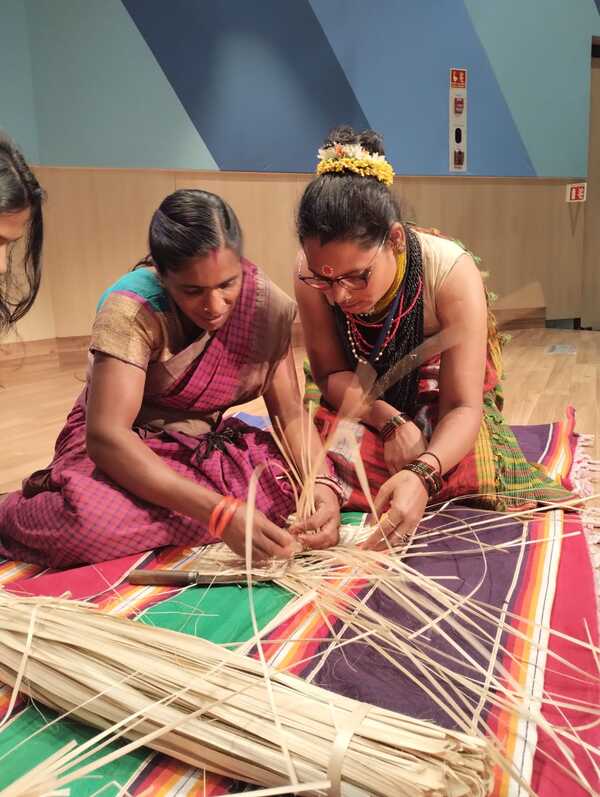 A curated weaving immersion through Kerala